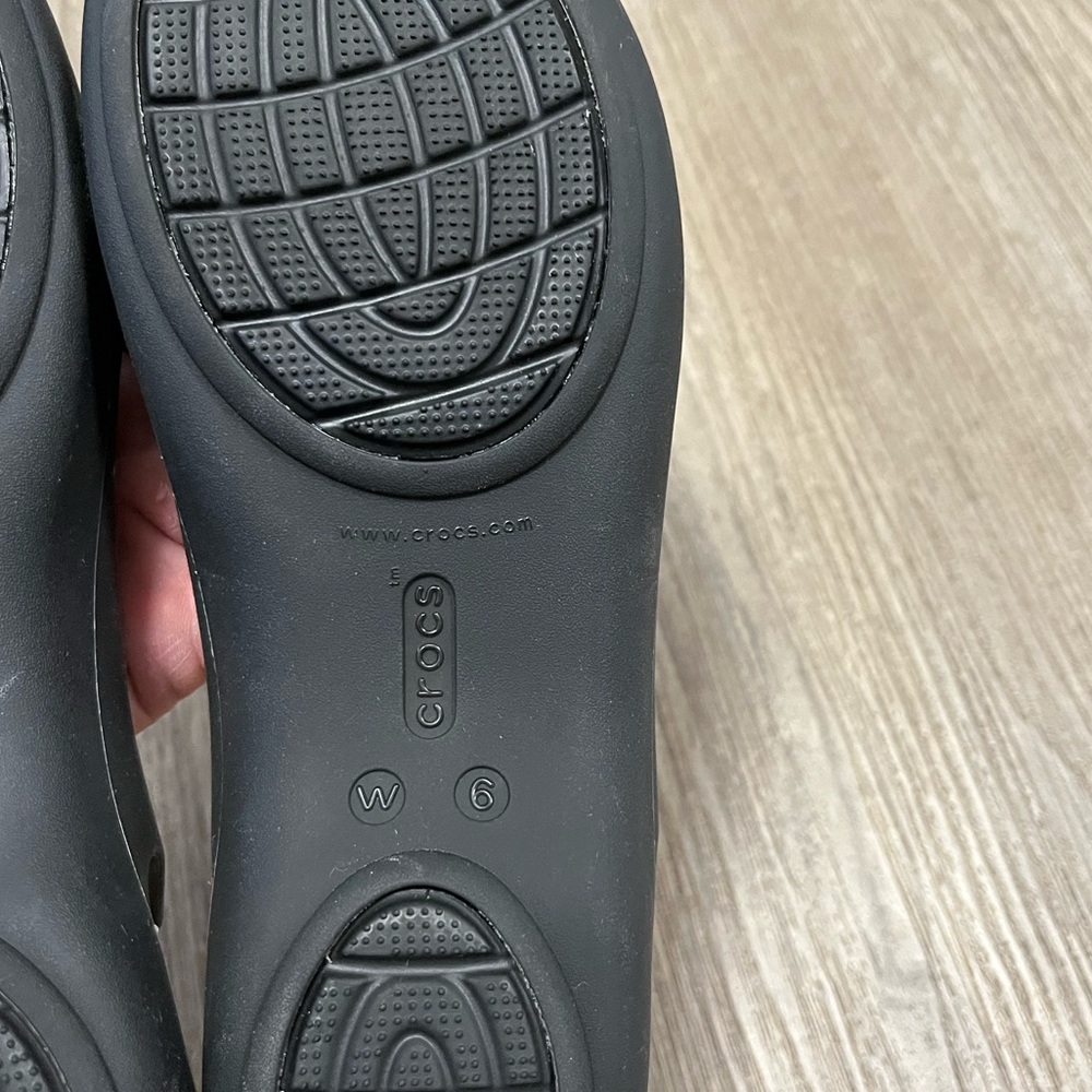 Crocs Women's Isabella Huarache 2 Flat Sandal Black Size 6 Like New EUC - Picture 7 of 7